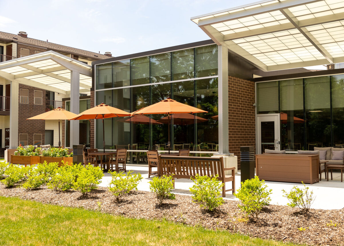 hechtman-umbrella-patio-1200×857